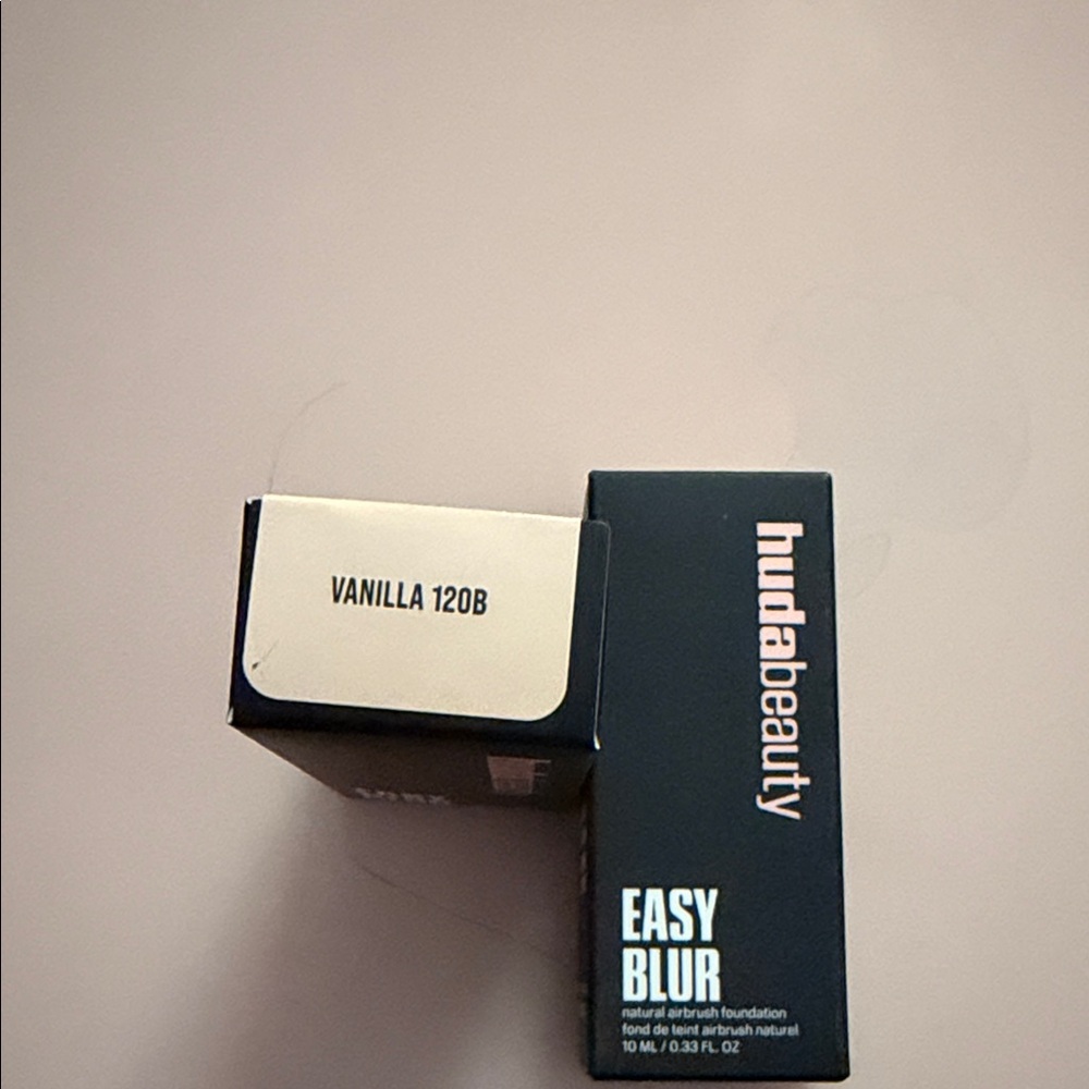 HUDA BEAUTY Easy Blur Foundation - Vanilla 120B